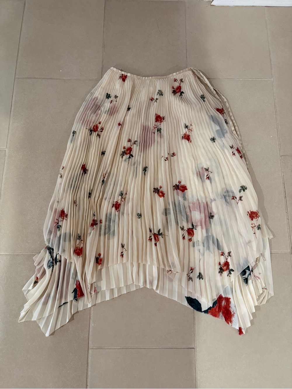NWOT Wilfred Aritzia Plated Floral Pleated Asymmetric Midi Skirt Size 0 Cream